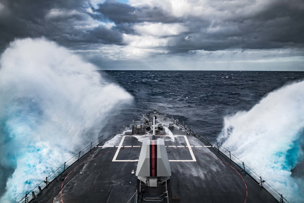 USS Jason Dunham (DDG 109) hits Heavy Seas