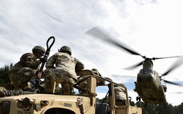 7th TB(X) Soldiers conduct sling load operations for ADAC training.