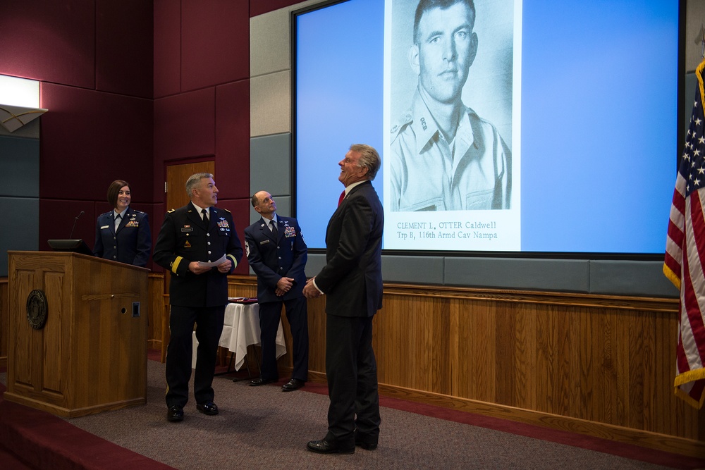 Idaho Govenor Otter Recieves Award from Idaho National Guard