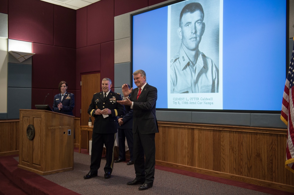 Idaho Govenor Otter Recieves Award from Idaho National Guard