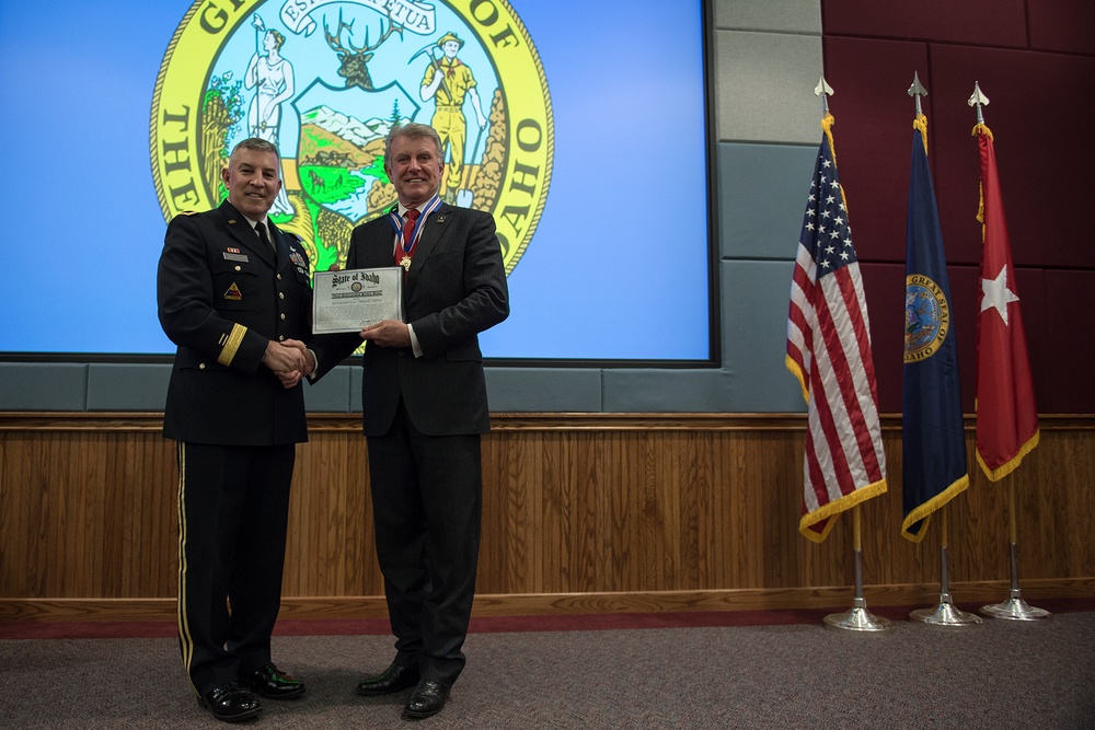 Idaho Govenor Otter Recieves Award from Idaho National Guard