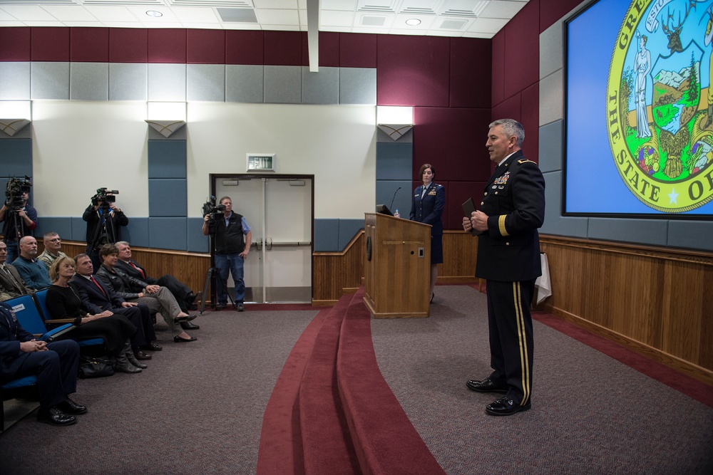 Idaho Govenor Otter Recieves Award from Idaho National Guard