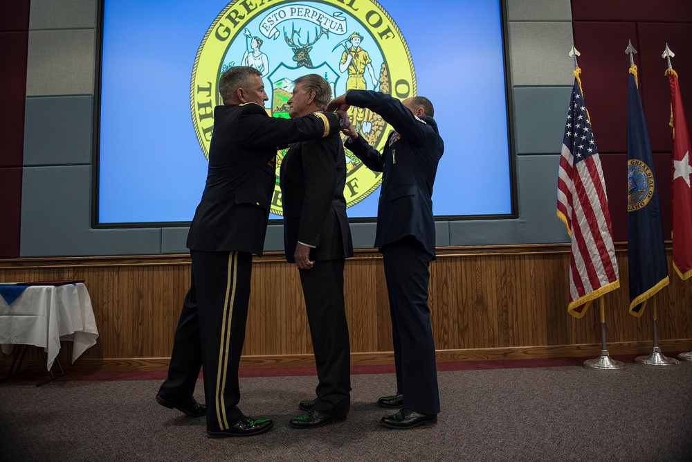 Idaho Govenor Otter Recieves Award from Idaho National Guard