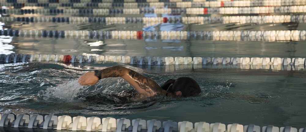 Sailors and Airmen plunge into swim qualification test