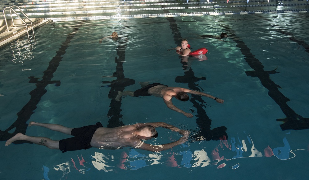 Sailors and Airmen plunge into swim qualification test