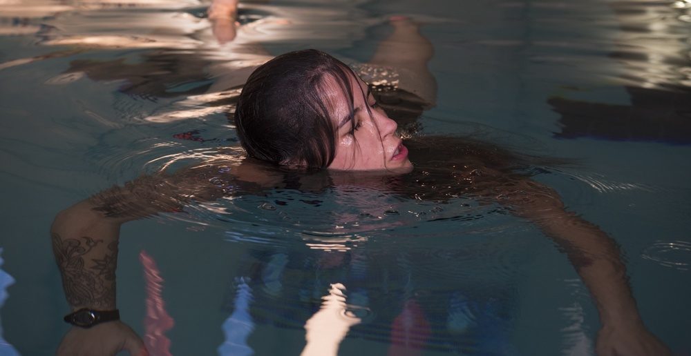 Sailors and Airmen plunge into swim qualification test