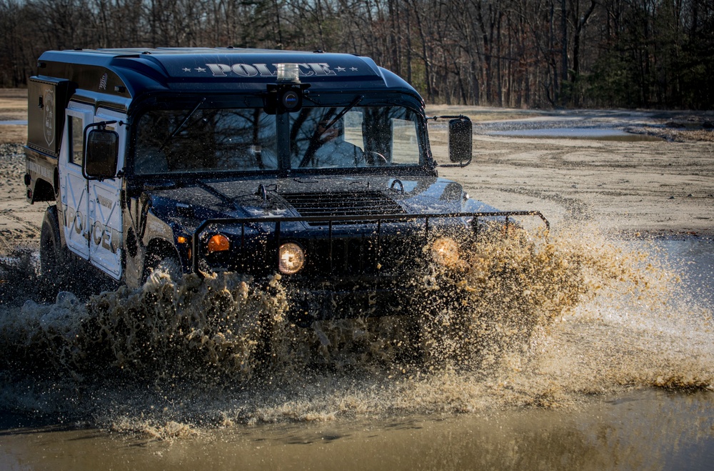 254th RTI Soldiers train local police departments in Humvee course