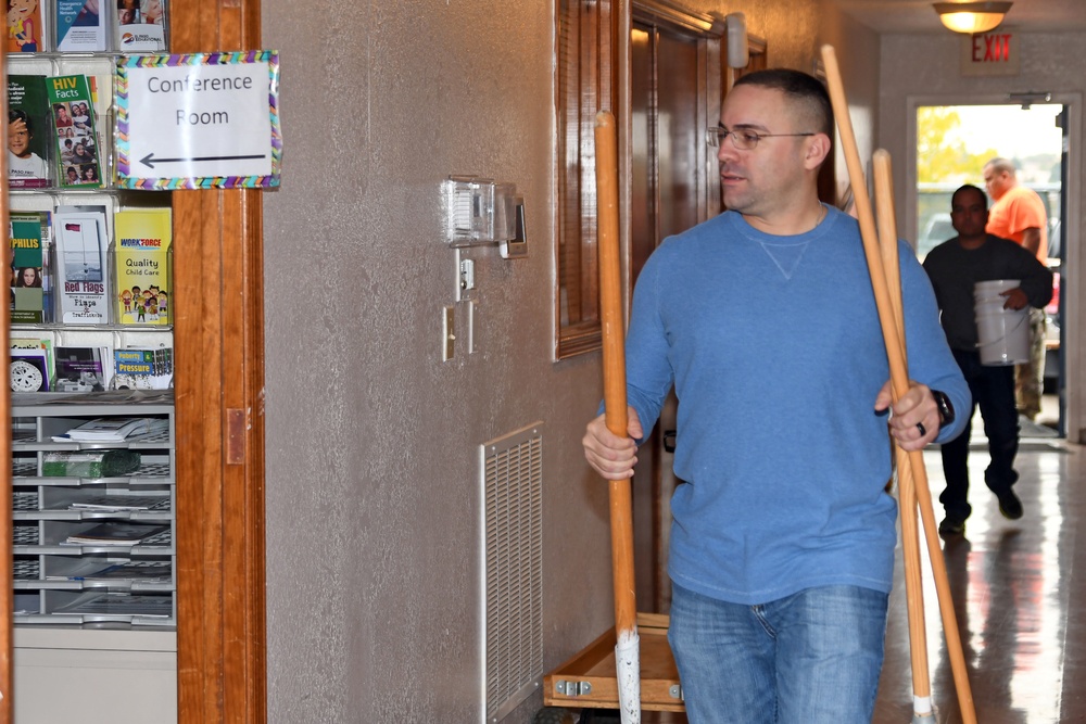 210th RSG Soldiers volunteer to restore, renovate El Paso children’s shelter