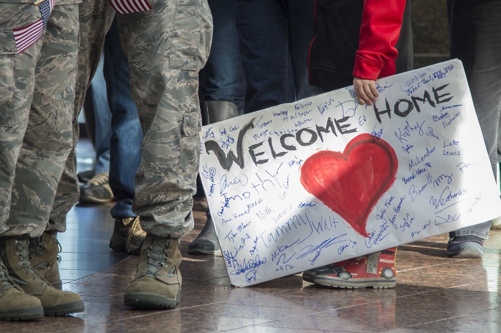 DVIDS - News - A Homecoming For Heroes: Veterans Return From Honor Flight