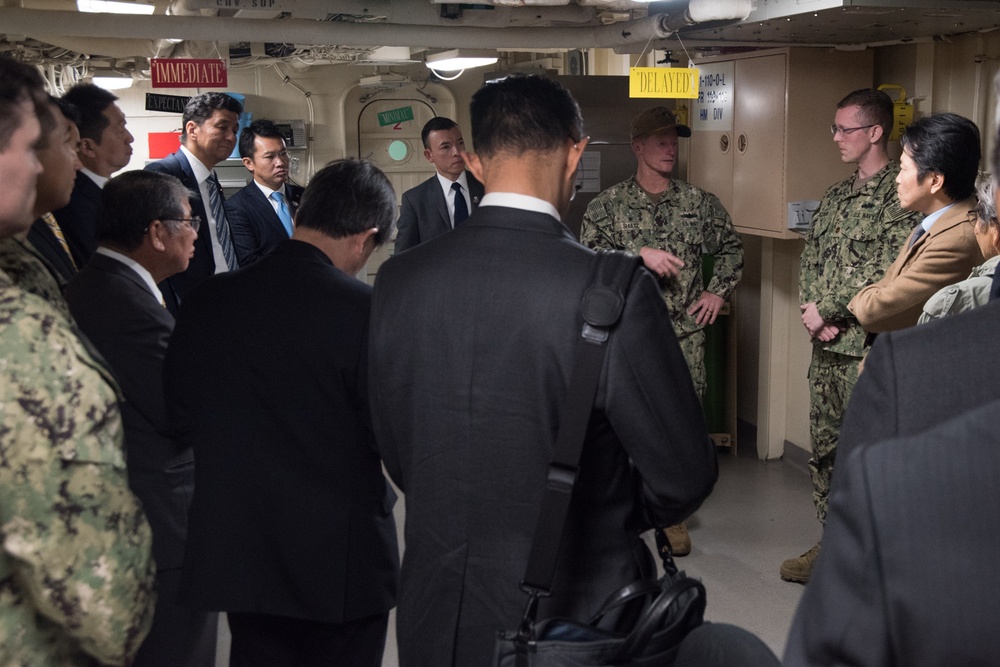 Japan's security committee visits USS Green Bay