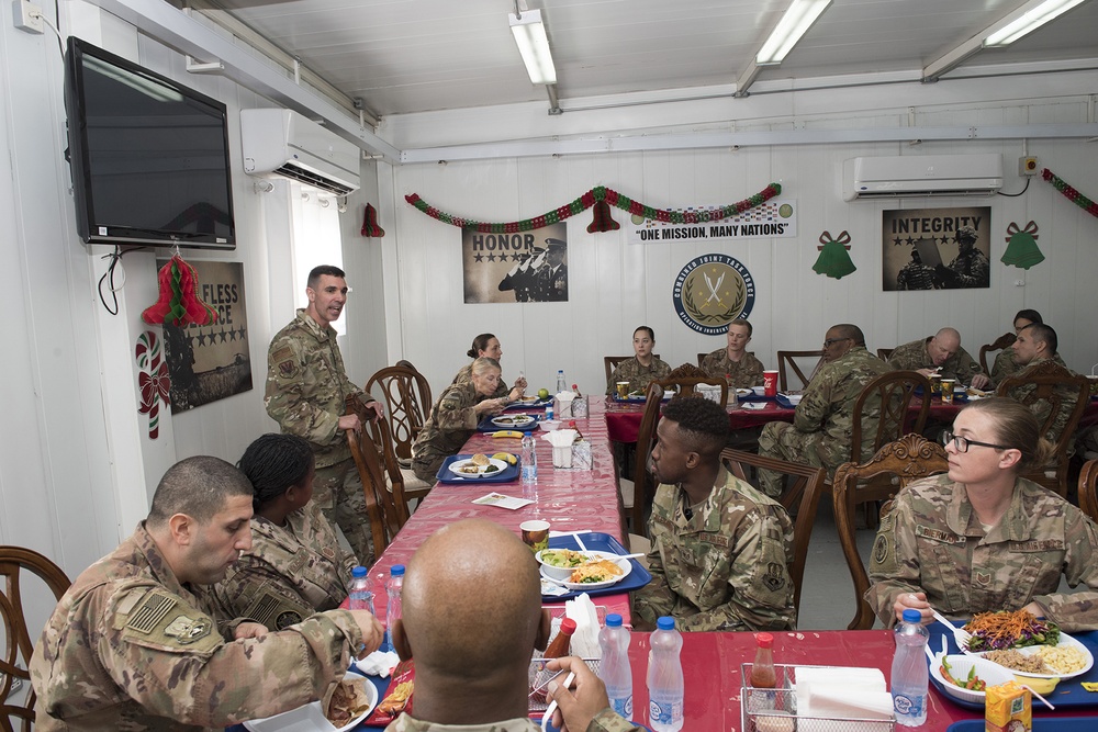 AFCENT command chief praises Airmen at GSUs