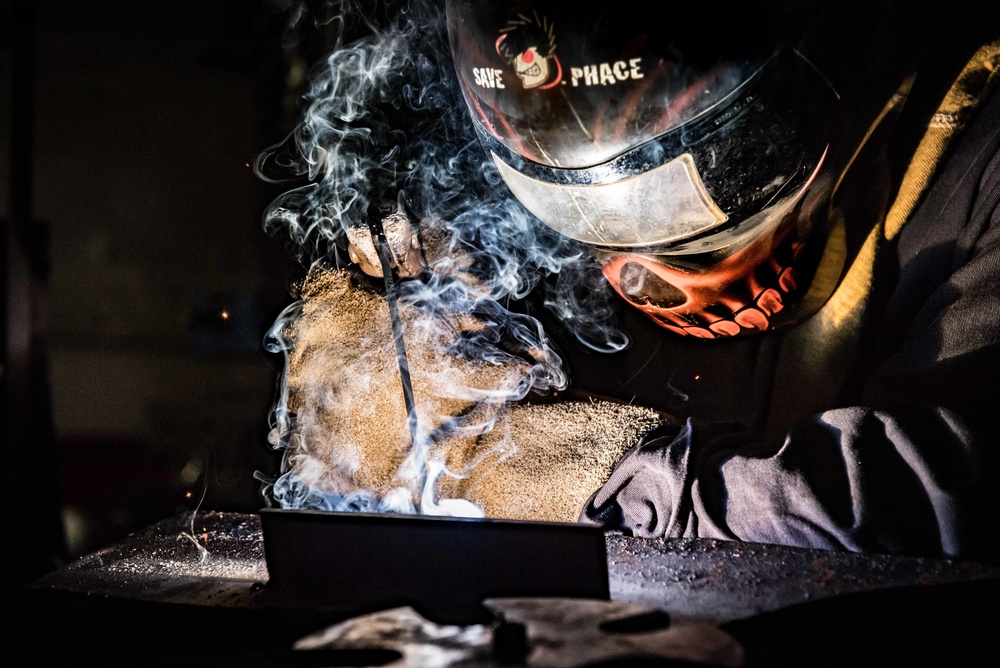 Sailor welds aboard USS Jason Dunham (DDG 109)