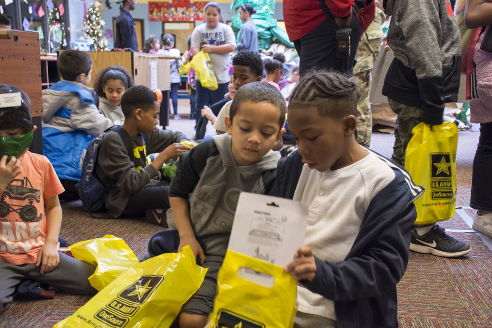 U.S. Army Recruiters Partner with Boys and Girls Club for Gift Giving