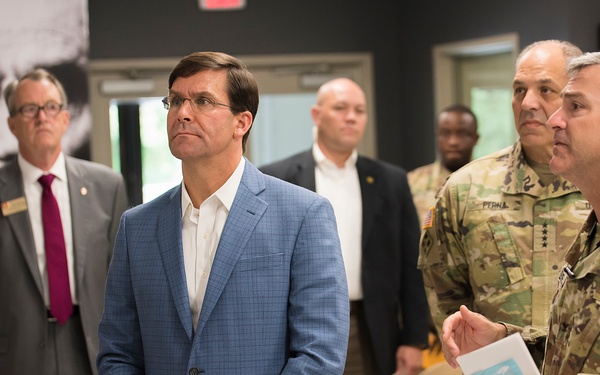 SecArmy visits JMTC-RIA