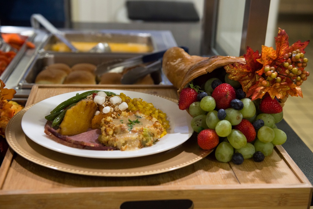 Leadership Serves Thanksgiving