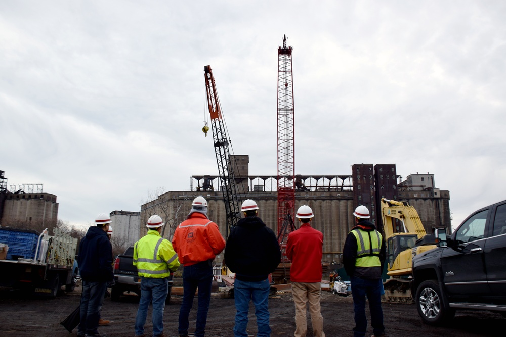 Buffalo District team views load test for Black Rock Lock repairs