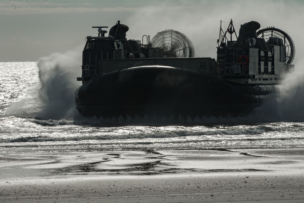 CLB-22 Loads 22nd MEU for sea deployment