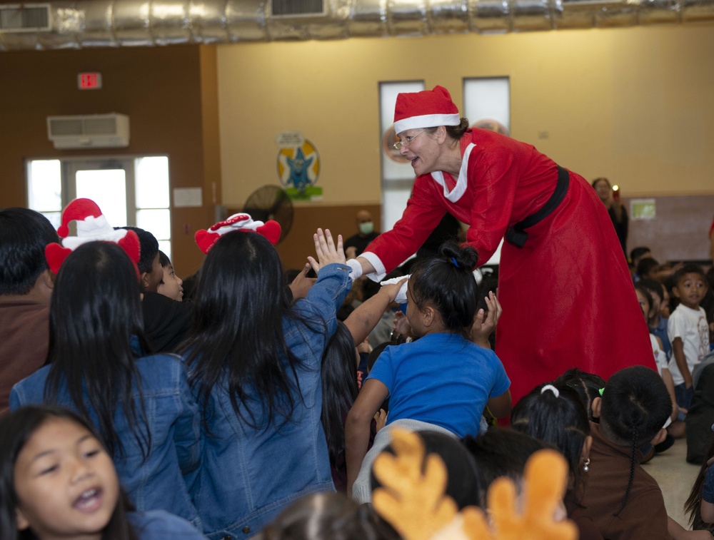 Santa and Mrs. Claus Pay Visit To Local Guam School