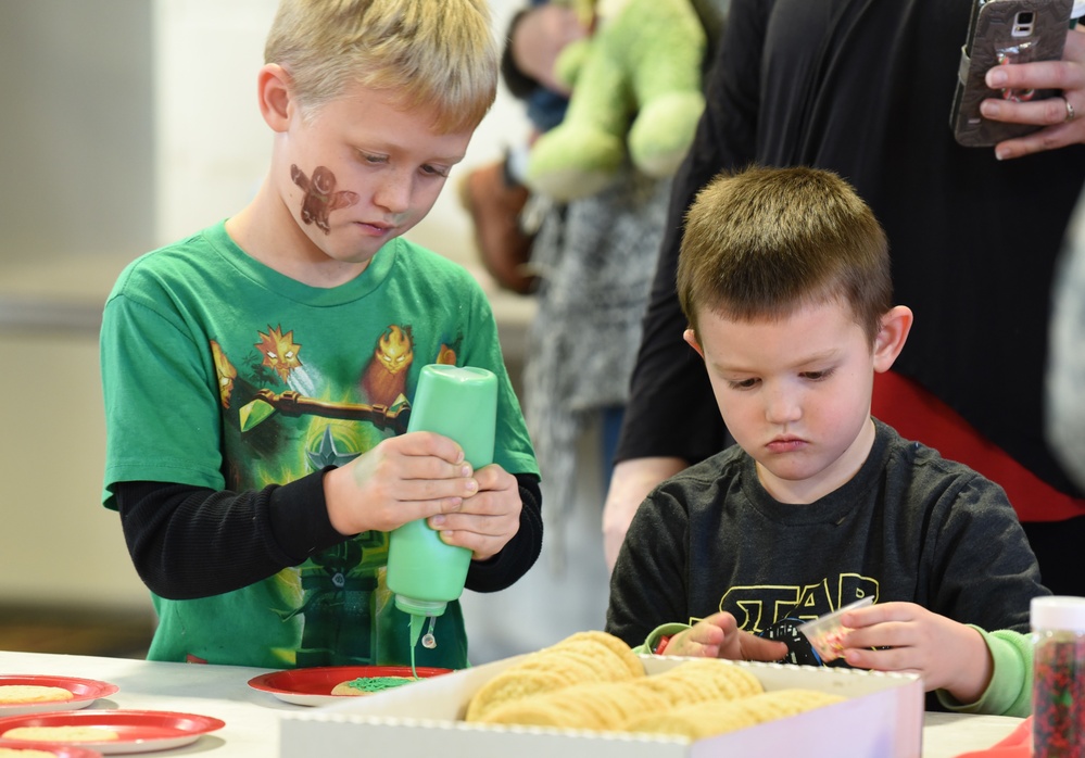 Santa Clause visits the 173rd Fighter Wing