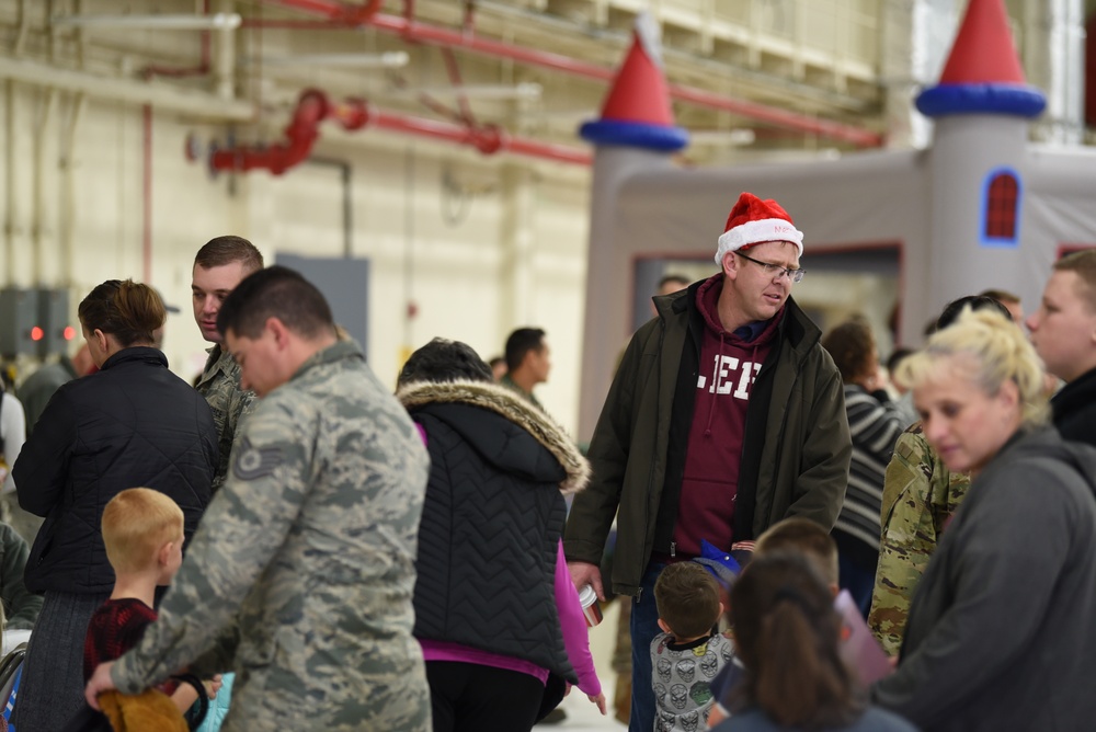 Santa Clause visits the 173rd Fighter Wing