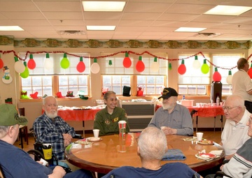 ‘Santa’s’ in uniform grant veteran’s wishes