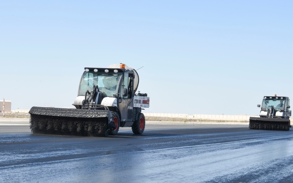 577 EPBS removes rubber from ADAB flight line