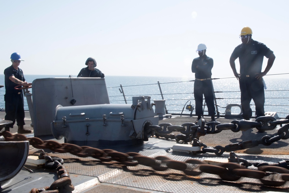 U.S. Navy Sailors drop the anchor aboard the guided-missile destroyer USS Spruance (DDG 111) off the coast of Duqm, Oman