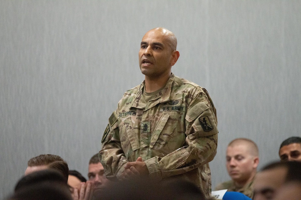 Secretary of the Army visits Soldiers in Jordan