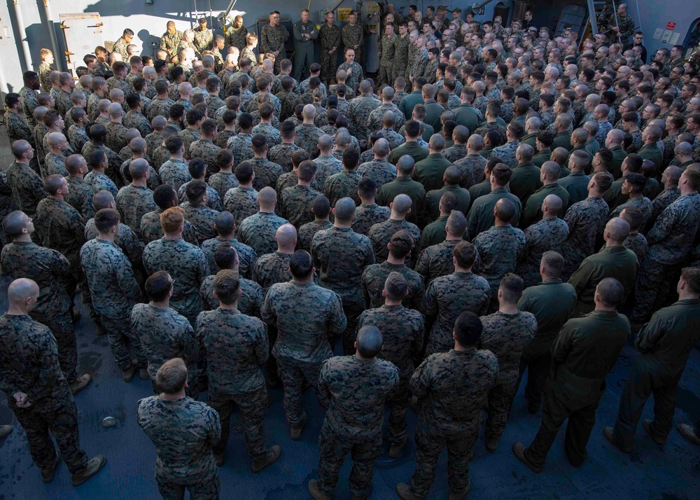 22nd MEU CO visits USS Arlington