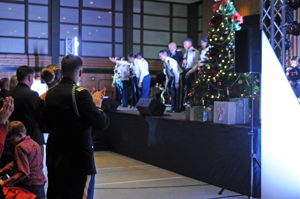 USAREUR Band &amp; Chorus Celebrate the 2018 Holiday Season with Grafenwoehr Community
