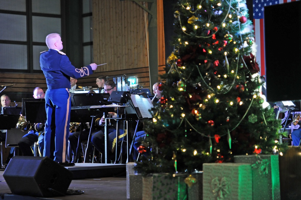 USAREUR Band &amp; Chorus Celebrate the 2018 Holiday Season with Grafenwoehr Community