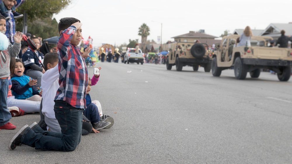 1st AD, Fort Bliss participate in 2018 FLFCU Sun bowl Parade