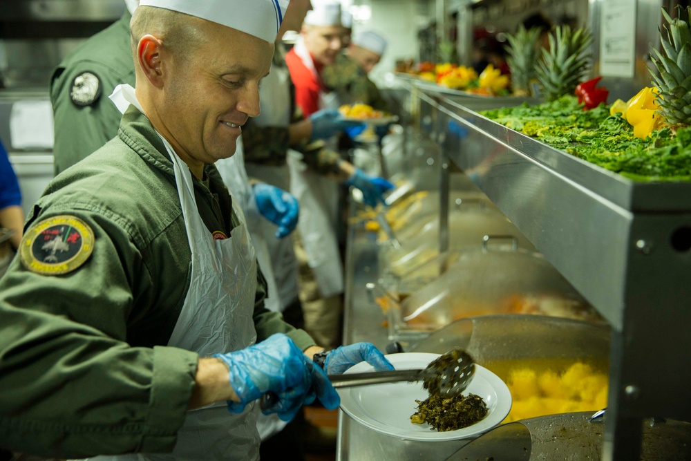 22nd MEU command serves Christmas dinner