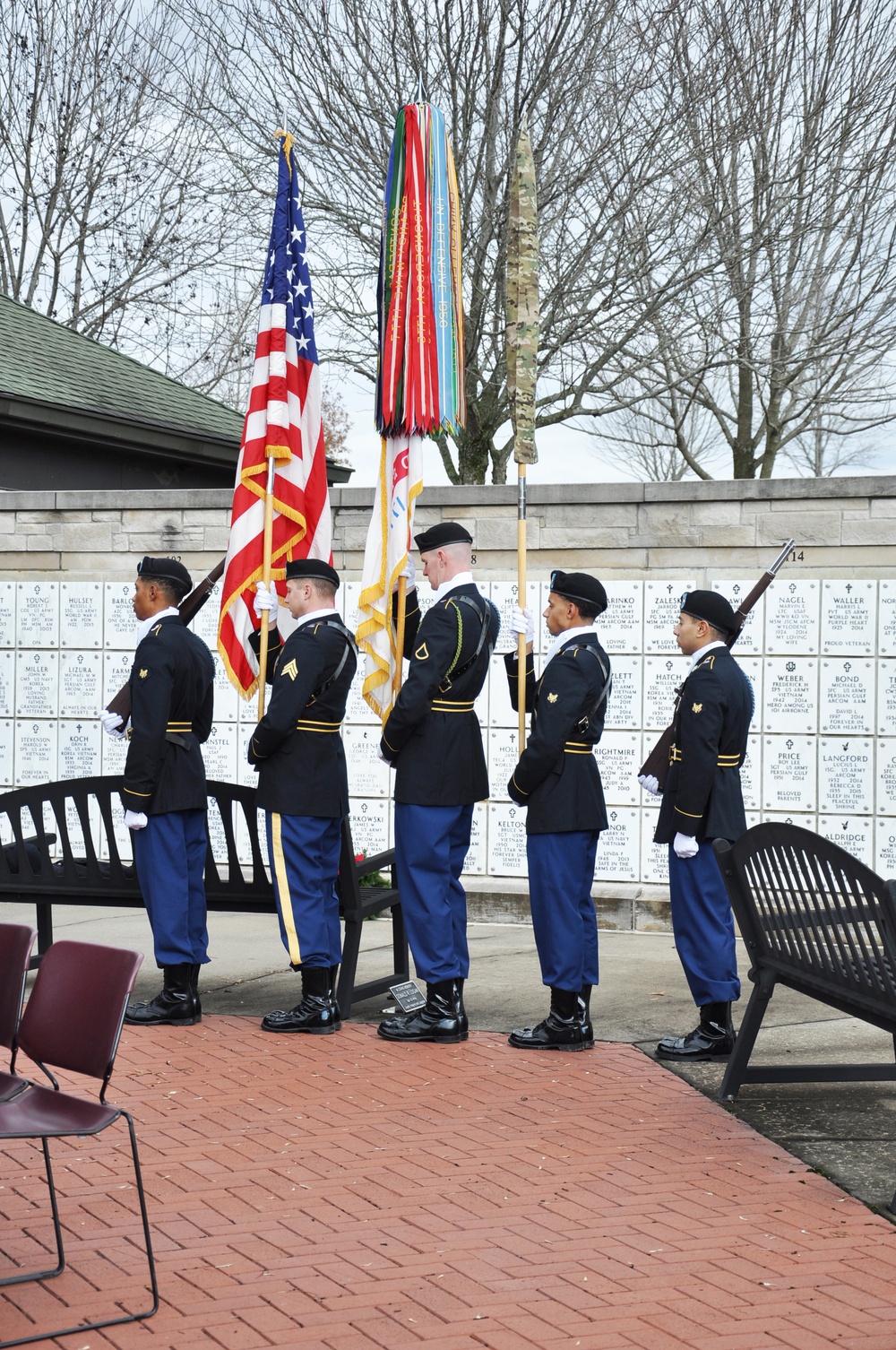 DVIDS - News - Wreaths Across America: Volunteers Place 2,950 Wreaths ...