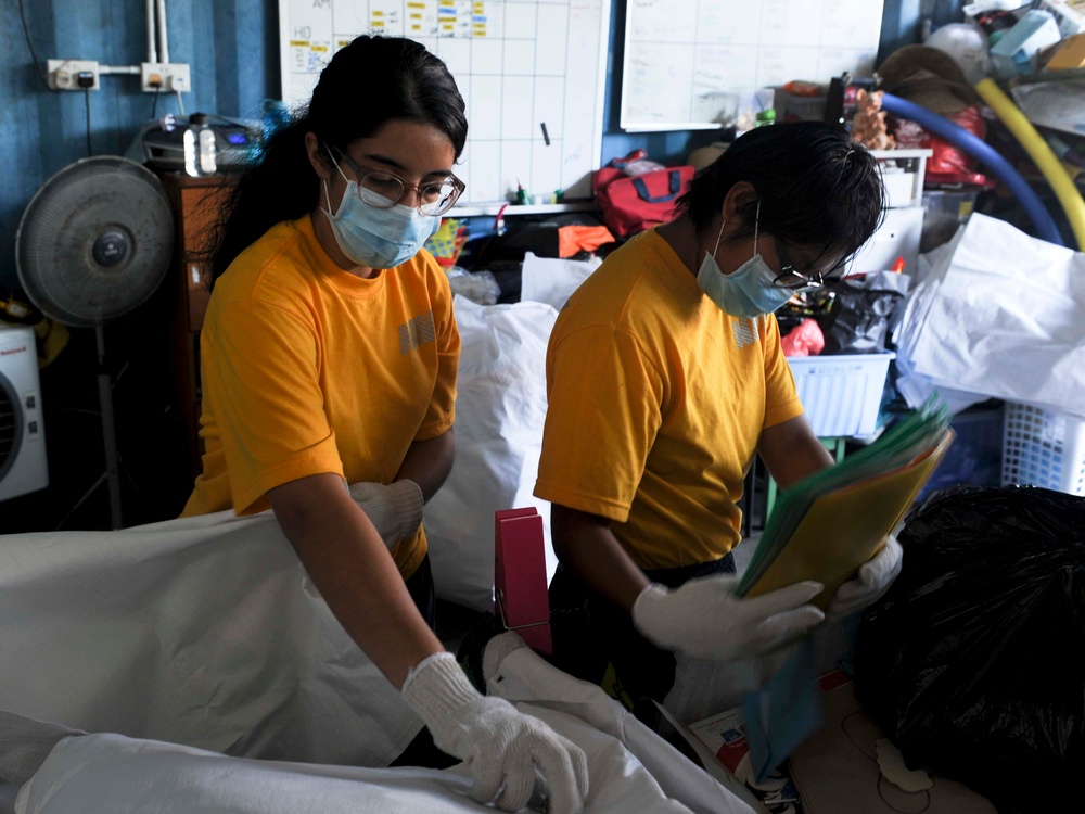 Emory S. Land Sailors Volunteer at Salvation Army in Singapore