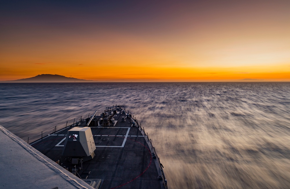USS Michael Murphy (DDG 112) transits the South China Sea