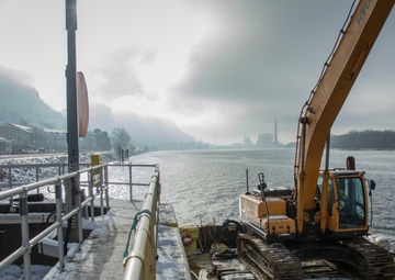 Protecting our infrastructure - winter maintenance at Lock and Dam 5