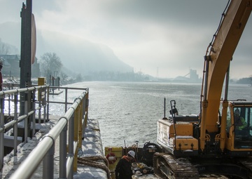 Protecting our infrastructure - winter maintenance at Lock and Dam 5