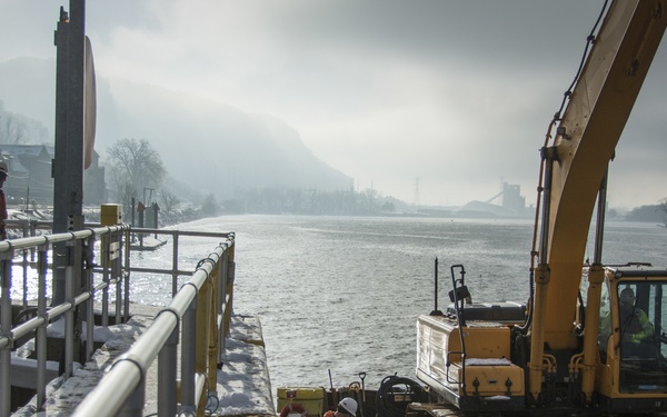 Protecting our infrastructure - winter maintenance at Lock and Dam 5