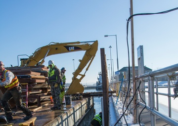 Protecting our infrastructure - winter maintenance at Lock and Dam 5