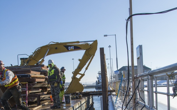 Protecting our infrastructure - winter maintenance at Lock and Dam 5