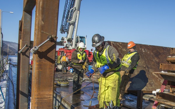 Protecting our infrastructure - winter maintenance at Lock and Dam 5
