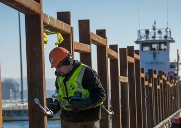 Protecting our infrastructure - winter maintenance at Lock and Dam 5
