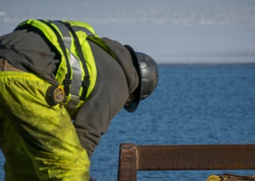 Protecting our infrastructure - winter maintenance at Lock and Dam 5