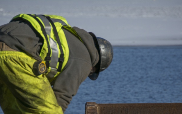 Protecting our infrastructure - winter maintenance at Lock and Dam 5