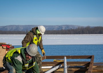 Protecting our infrastructure - winter maintenance at Lock and Dam 5