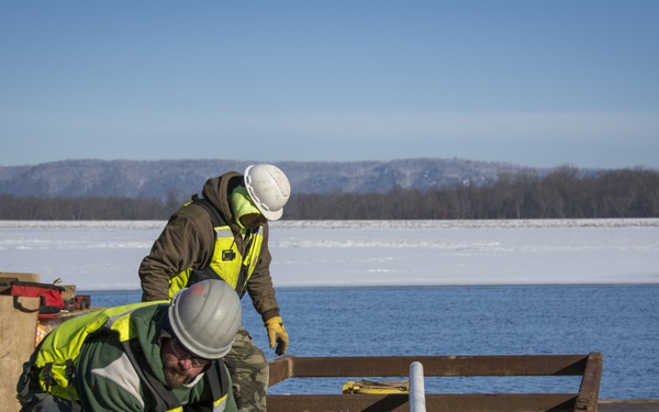 Protecting our infrastructure - winter maintenance at Lock and Dam 5