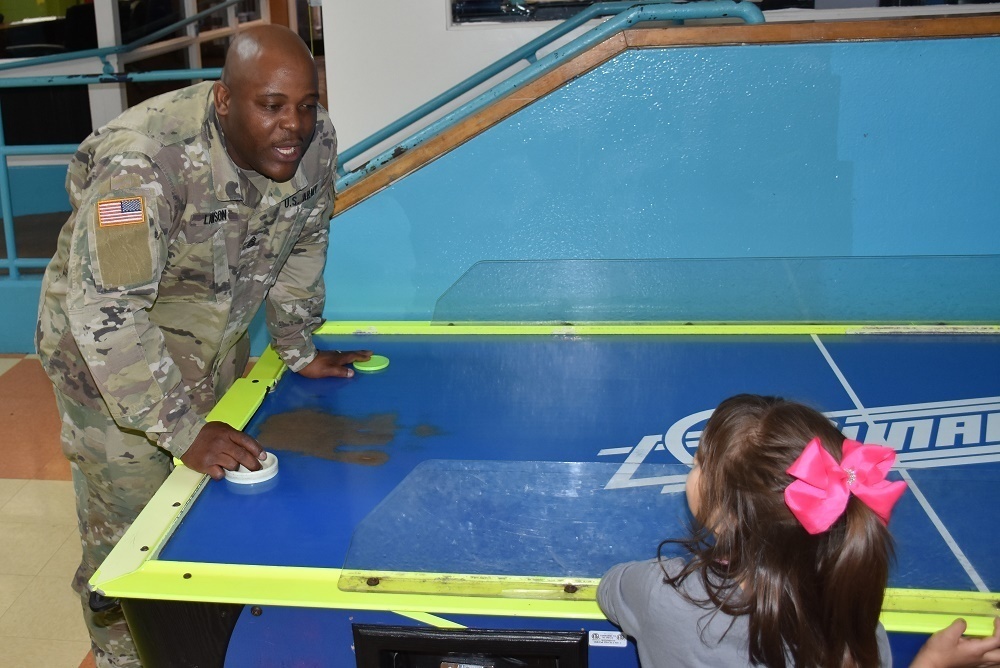 Soldier teach girls about winning