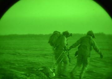 Pararescuemen conduct medic response training
