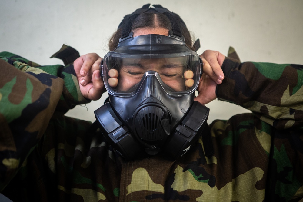 Marines break the seal, receive gas chamber qualification